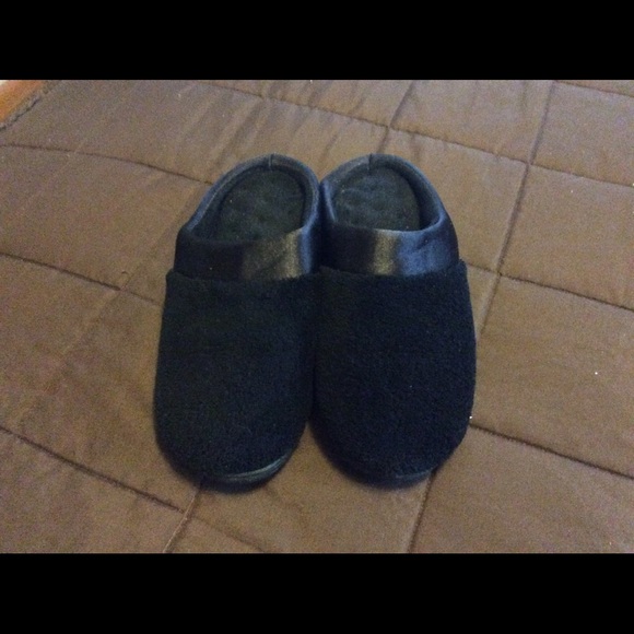 SLIP ON SLIPPERS