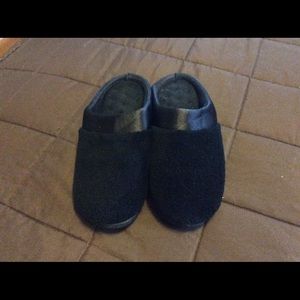 SLIP ON SLIPPERS