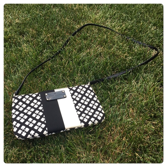 kate spade Handbags - KATE SPADE NEW YORK CLASSIC SPADE PRESLEY BAG