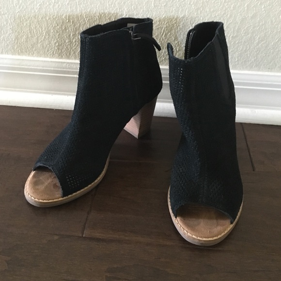 Tons Majorca Suede Bootie peep toe black