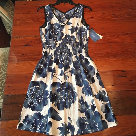 Vera Wang Dresses & Skirts - SOLD NWT Simply Vera Wang dress size small