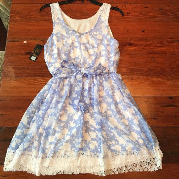 SOLD NWT Disney Alice Dress or Halloween costume - Picture 3 of 3