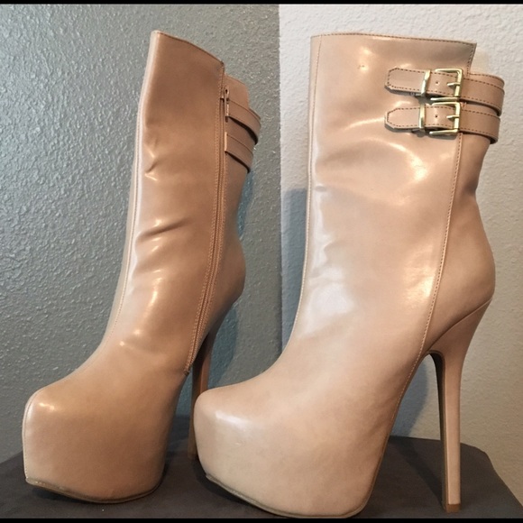 Scene Creme colored boots