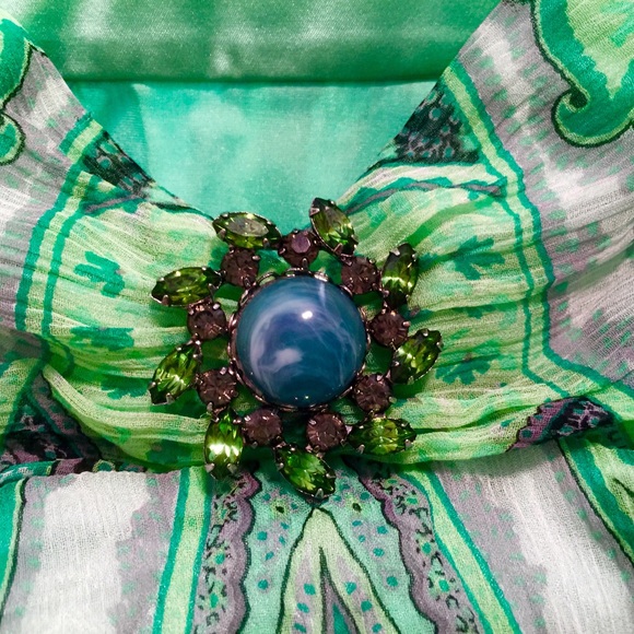 Beautiful Elie Tahari top - Picture 2 of 4