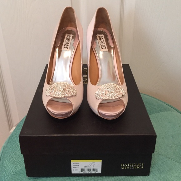 Badgely Mischka Goodie pink satin pumps