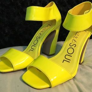 Retro chic Neon Yellow chunky sandal