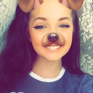 Meet your Posher, Chloe