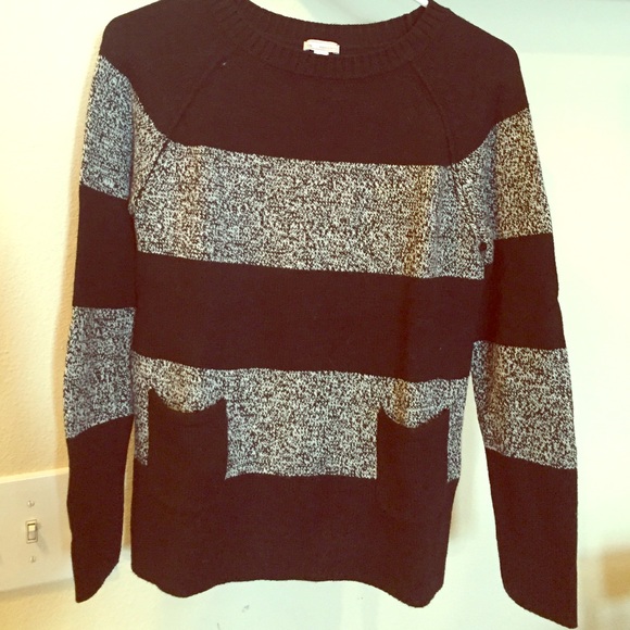 Gap XS black and white sweater