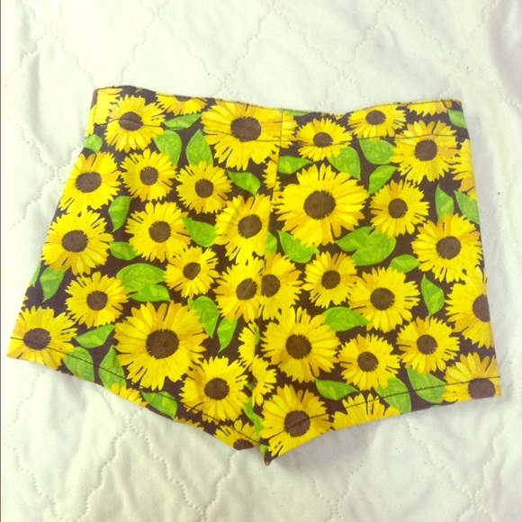 H&M High-Waisted Sunflower Short Shorts