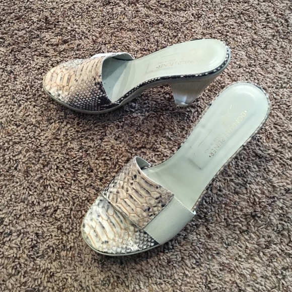 Donald Pliner slip on sandal