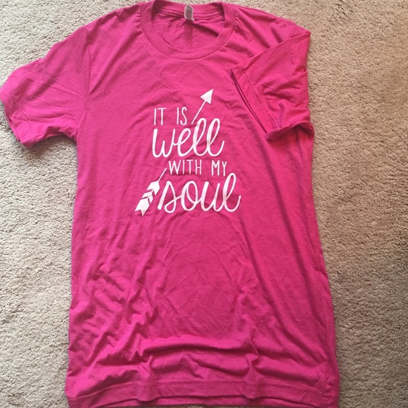 Super soft pink graphic t-shirt!!
