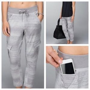 Lululemon carry and go pants crops size 6.