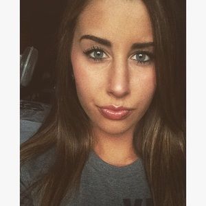 Meet your Posher, Larissa