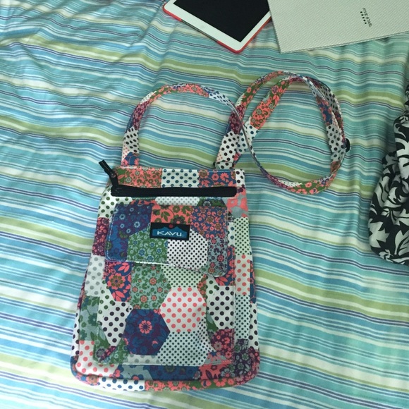 KAVU cross body purse