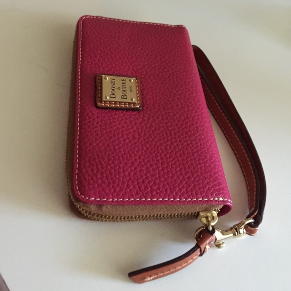 D&B phone zip around Wristlet NWOT - Picture 2 of 4