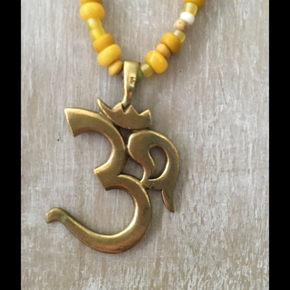 3 strand seed bead necklace with Om pendent. - Picture 1 of 4