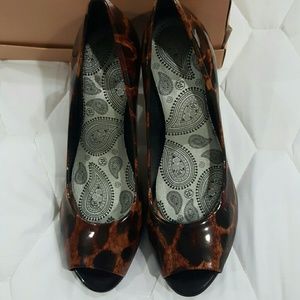 Animal print leather heel