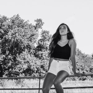 Meet your Posher, Hallie