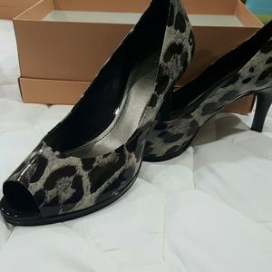 Animal print leather heel