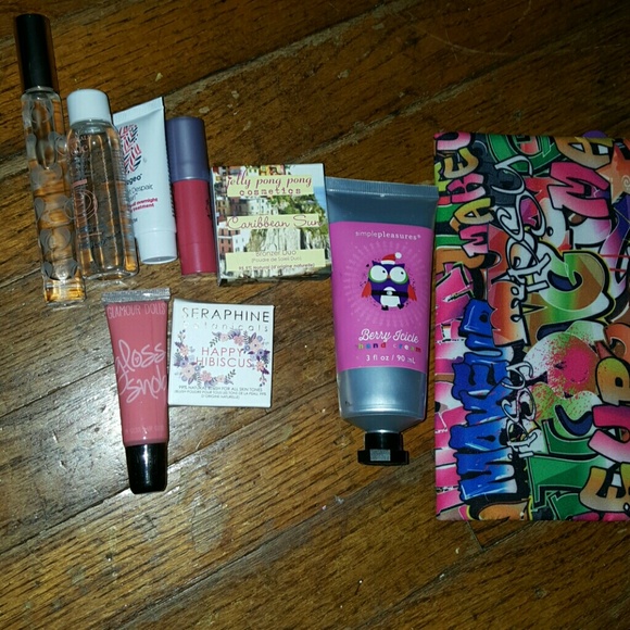 Makeup - Picture 3 of 3