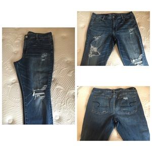 NWOT AEO Distressed Hi-Rise Jeggings