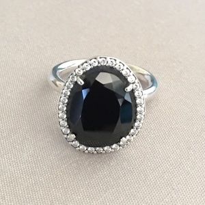 Pandora Glamorous Legacy Ring Black Spinel Stone