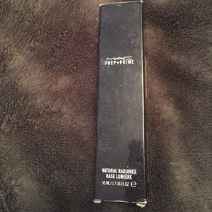 Mac's prep and prime primer "Radiant Pink"