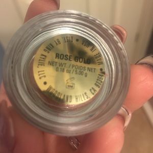 Kylie rose gold creme shadow 💖