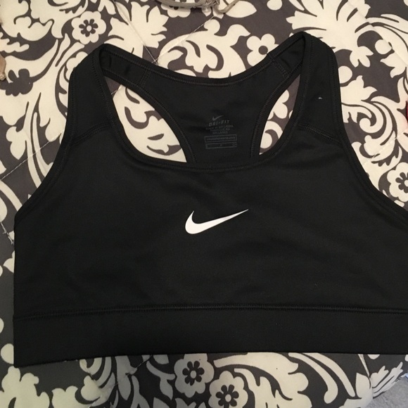 Black nike sports bra
