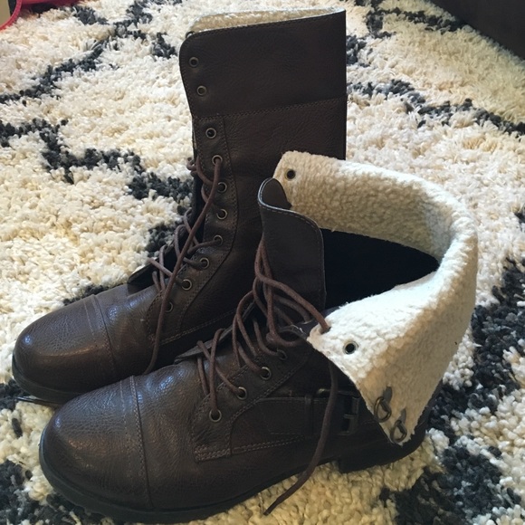 G.H. Bass & Co. Brown Boots Size 8