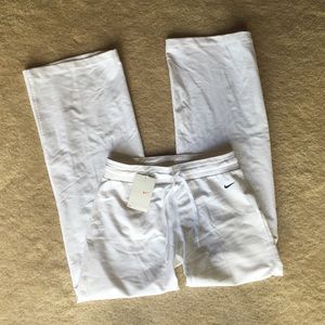 NWT Nike dryfit yoga pants. Sz S