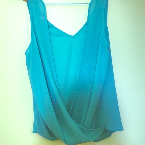 Turquoise sleeveless layered interlocked blouse
