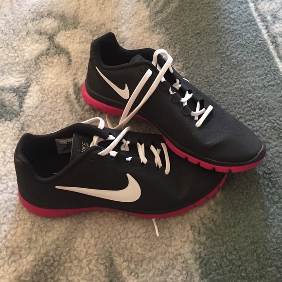 Size 7.5 Nike Free. NEVER WORN.