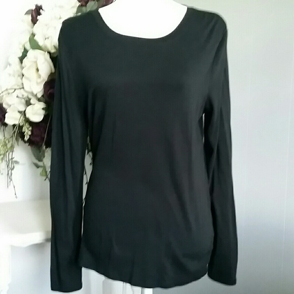 Black long sleeved tee