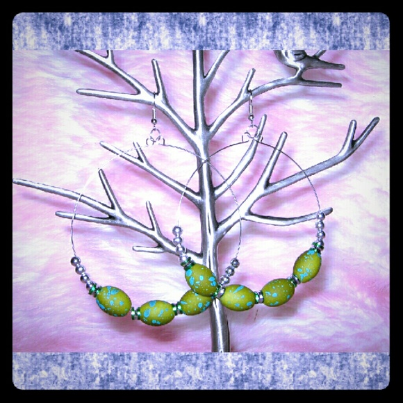 Color Splatter Speckled Beads Hoop Earrings - [D4]