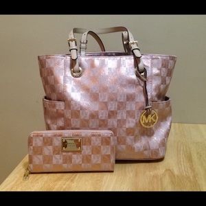 Michael Kors Jet Set Tote & Continental Wallet