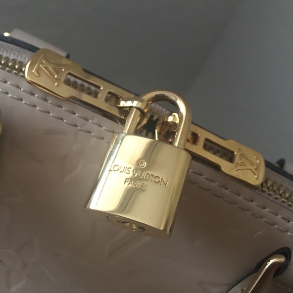 Authentic Louis Vuitton ALMA BB MV in color Dune - Picture 2 of 4