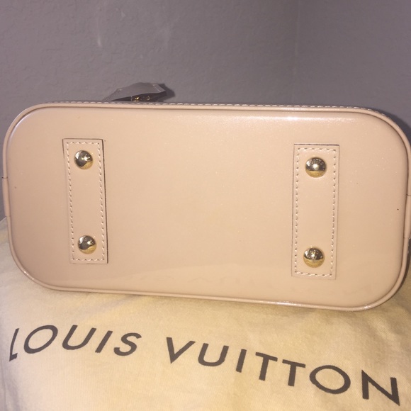 Authentic Louis Vuitton ALMA BB MV in color Dune - Picture 3 of 4