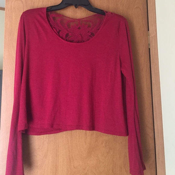 Cute long-sleeve crop top!