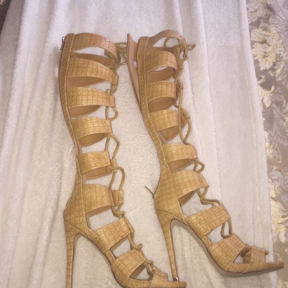 LACE UP HEELS