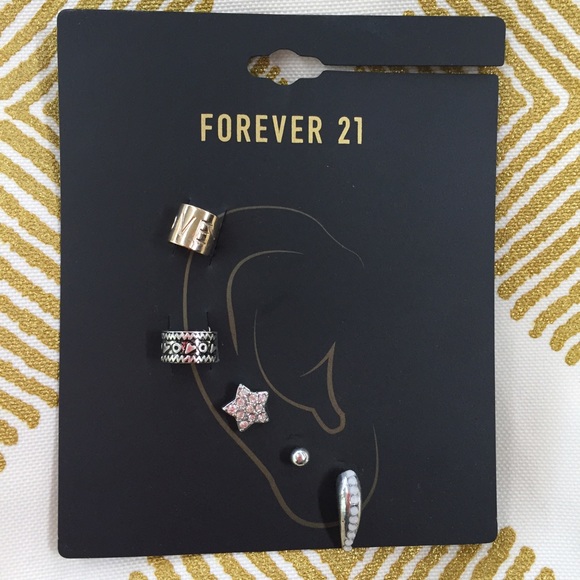 NEVER WORN EARRINGS