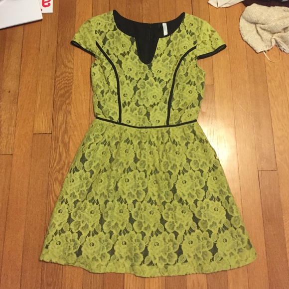 Yellow/green lace dress