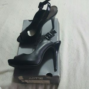 BRAND NEW NEVER WORN APT 9 HEELS