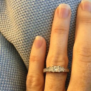 3 stone diamond ring