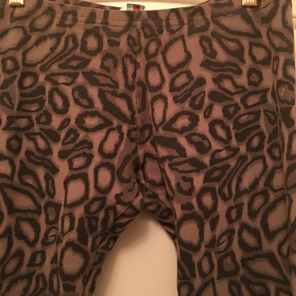 Hard Tail Forever Charcoal Leopard Ankle Legging - Picture 2 of 3