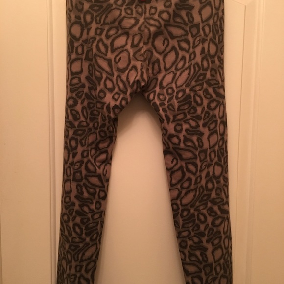 Hard Tail Forever Charcoal Leopard Ankle Legging - Picture 3 of 3