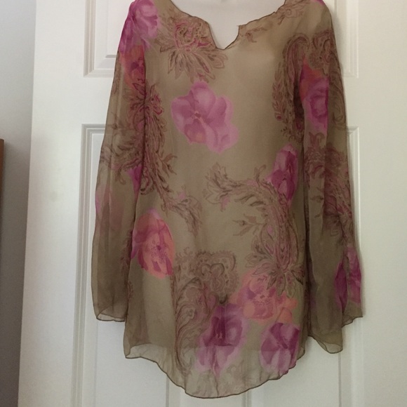 Beautiful beige floral tunic. 100% silk. Size S