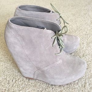 Grey wedges