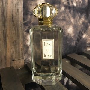 OSCAR DE LA RENTA live in love perfume
