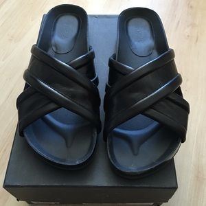 Vince Orson black leather sandal, size 10.5-11